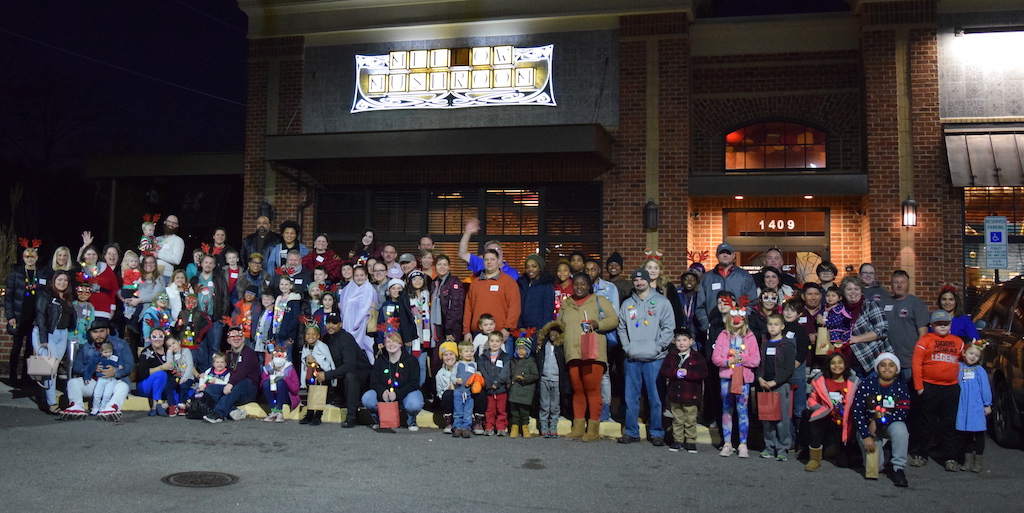 100 parents and children standing in front of Mellow Mushroom